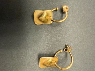 18K Gold Heart Earrings