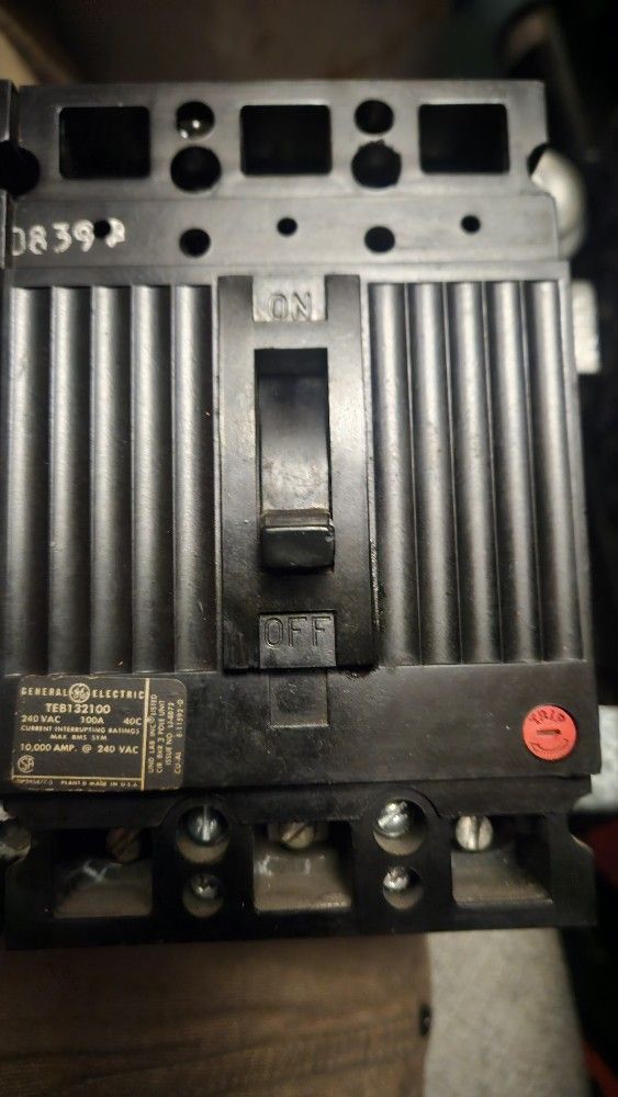 General Electric TED134050 Circuit Breaker

50 AMP, 480 VOLT, 3 POLE

BLACK


