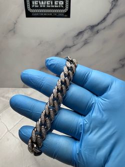 13mm 8.5in VVS D Moissanite Miami Cuban Bracelet