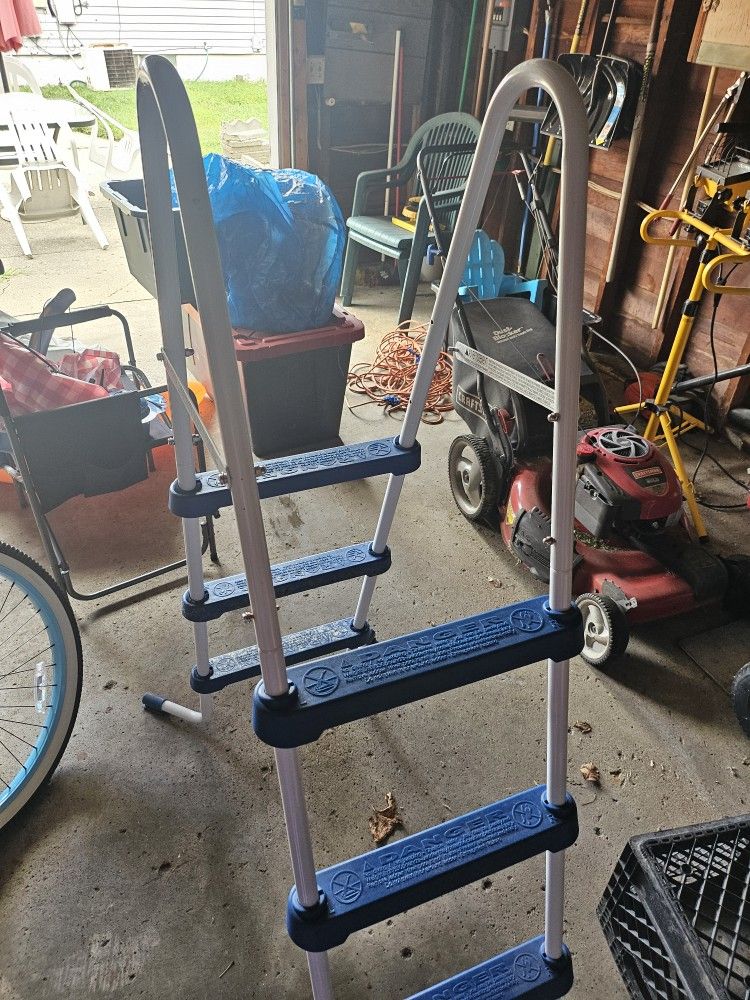 Small Pool Ladder 