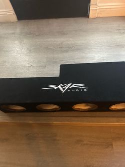 Skar audio subwoofer box for 4 8’s