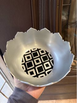 Metal decorative bowl