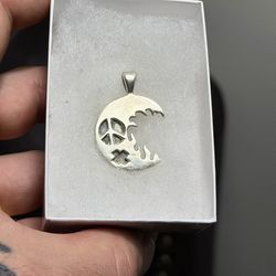 Beautiful 🤩 !! Vintage 925 Sterling Silver Crescent Moon Pendant !