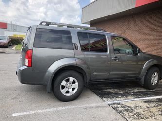 2007 Nissan Pathfinder...2 we..automatic, 3rd row seat, very roomy, great tires, good air n heat n radio...v6