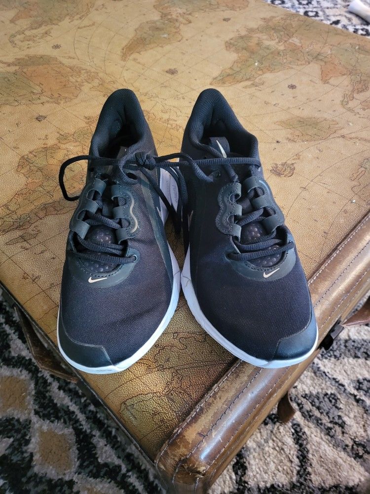 Nike Size 7.5  Shoes