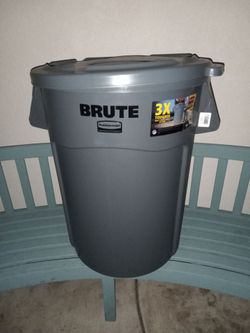 Brute 44gal trash can