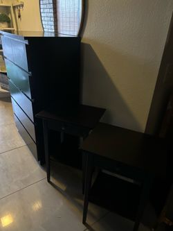5 Drawer Dresser & 2 Nightstands Set