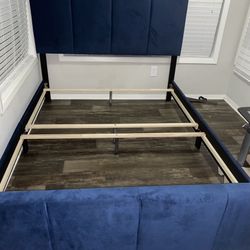 PLATFORM QUEEN SIZE BED FRAME