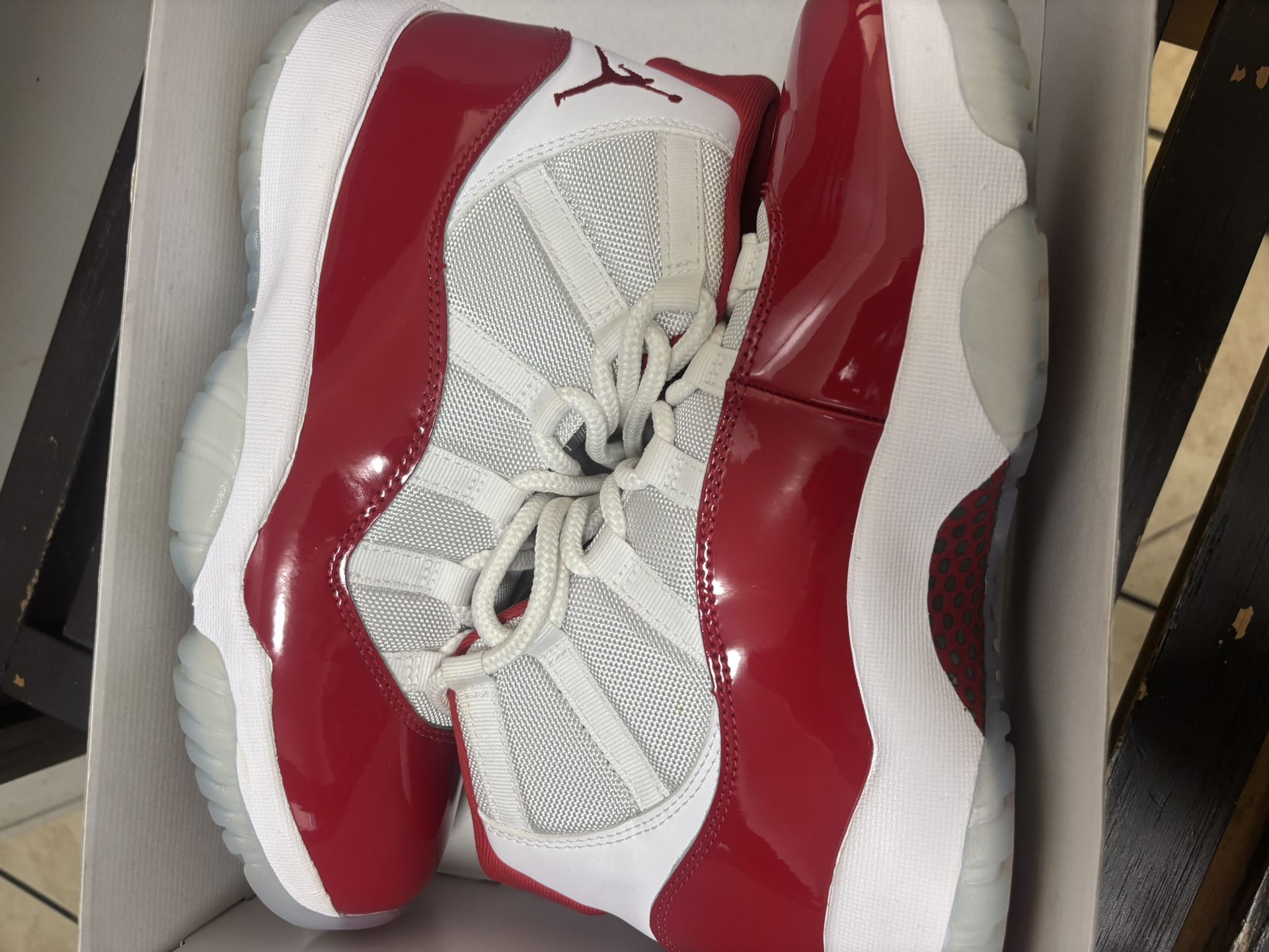 Air Jordan 11 Retro "Cherry"
