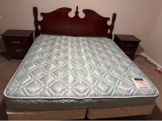King size bed and two night stands
