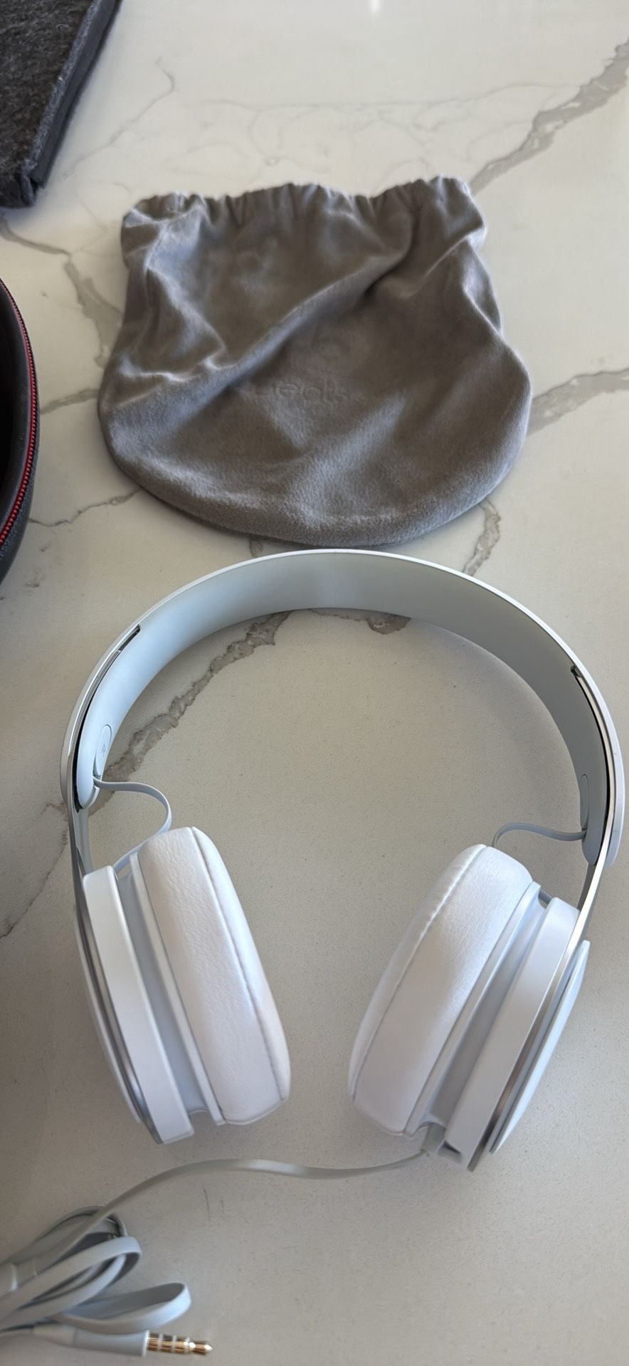 Beats EP Headphones Hardwired With Bag