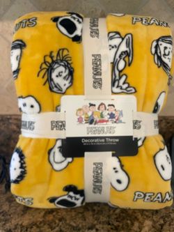 Peanuts Decorative Throw Blanket. New