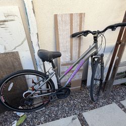 Schwinn Women's Trailway hybrid bike,