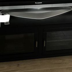 Modern TV stand / media console, solid construction, g eat condition