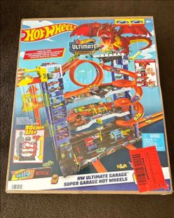 New! HOT WHEELS CITY ULTIMATE GARAGE PLAYSET W/2 CARS. 50+ CAR STORAGE.