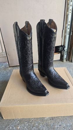 Women's boots size 7