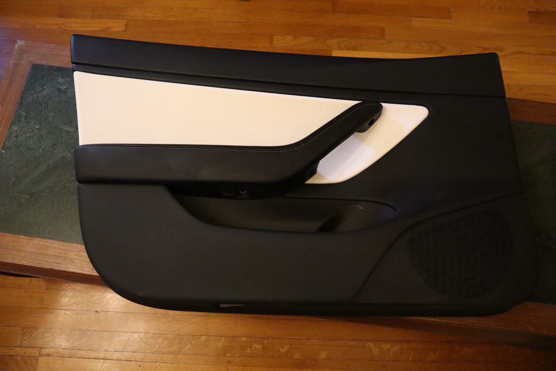 2021 Tesla Model 3 Door Panel – Black & White