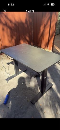 Sit/Stand desk in good condition