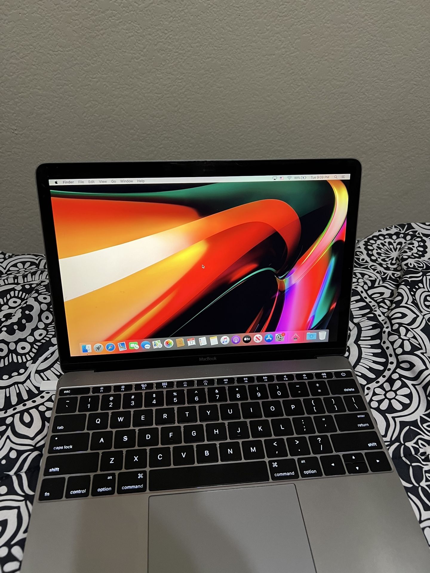MacBook Space Gray Incl. Charger
