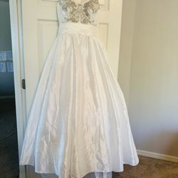 Sleeveless Gown Wedding Dress 