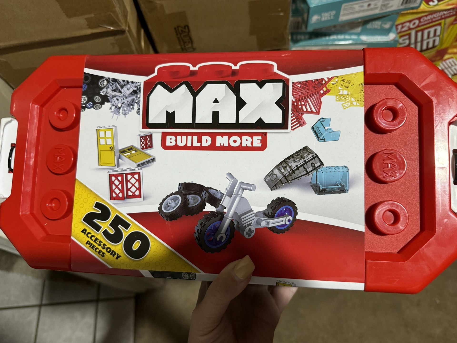 Zuru Max Build More 250 Piece Wheels/Window/Doors/Major Brick Brands Compatible