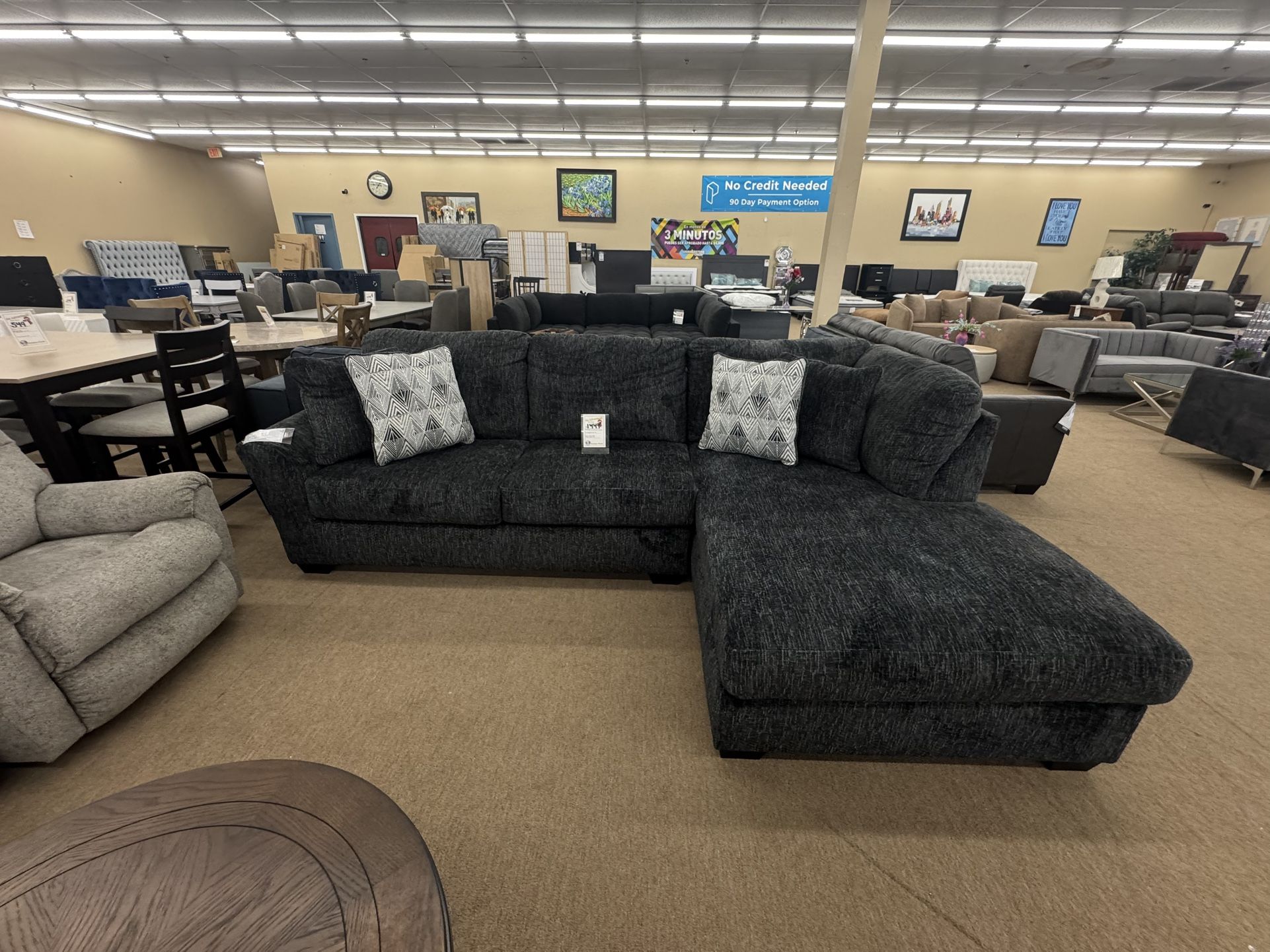 Biddeford 2pc Sectional 