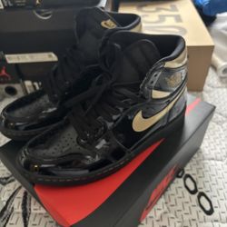 Air Jordan Retro 1 Gold