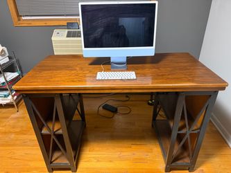 Computer desk