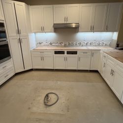 Kitchen cabinets  FINANCING AVAILABLE 18 MONTHS NO INTEREST 