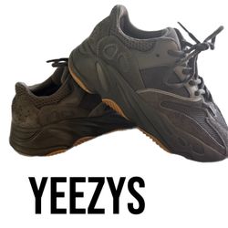 Yeezys Like New 
