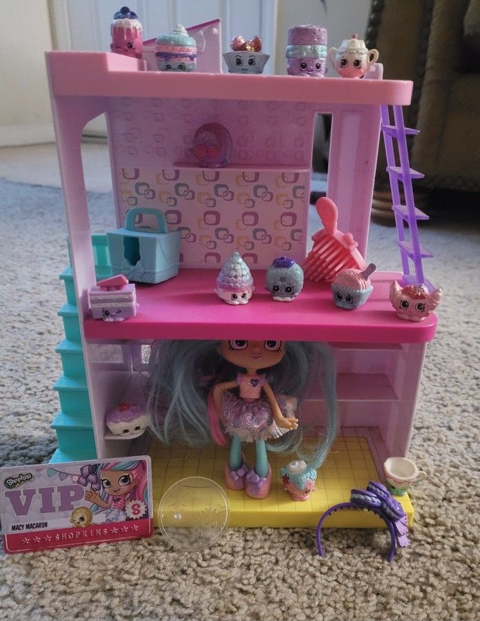 Shopkins Dollhouse with Accessories