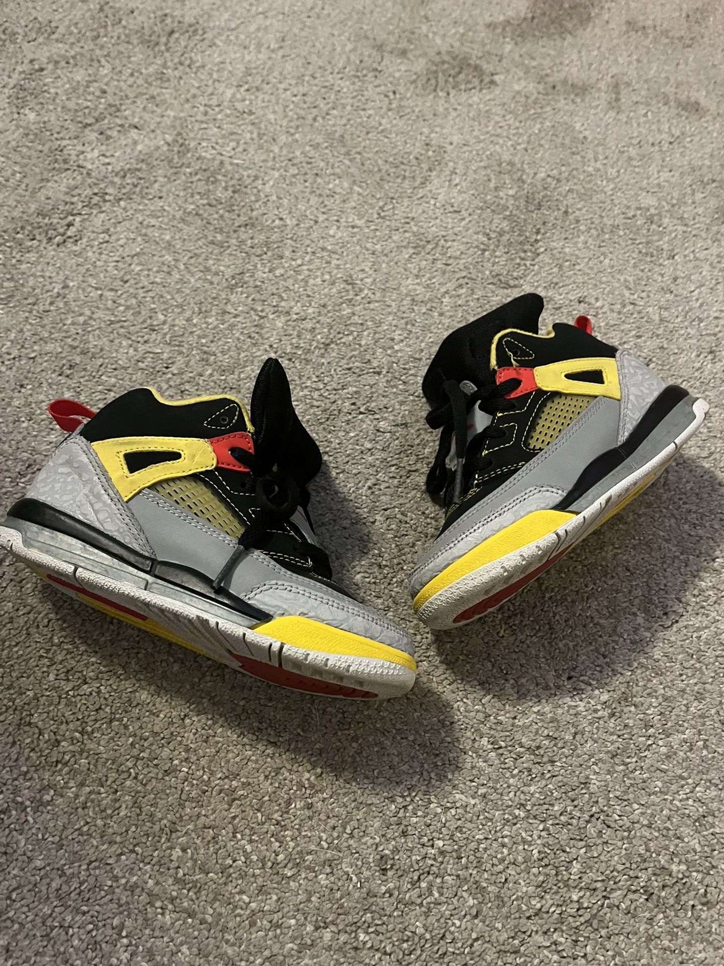 KIDS AIR JORDAN SPIZZIKES Size 9C