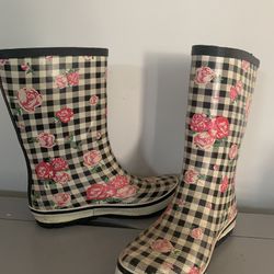 Women’s Size 7 Rubber Rain Garden Boots 