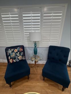 Pair of Navy Blue Velvet Tufted Accent Chairs – Set of 2
