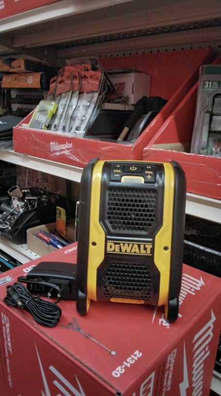 DEWALT 12V/20V MAX LITHIUM ION BLUETOOTH SPEAKER (TOOL ONLY)