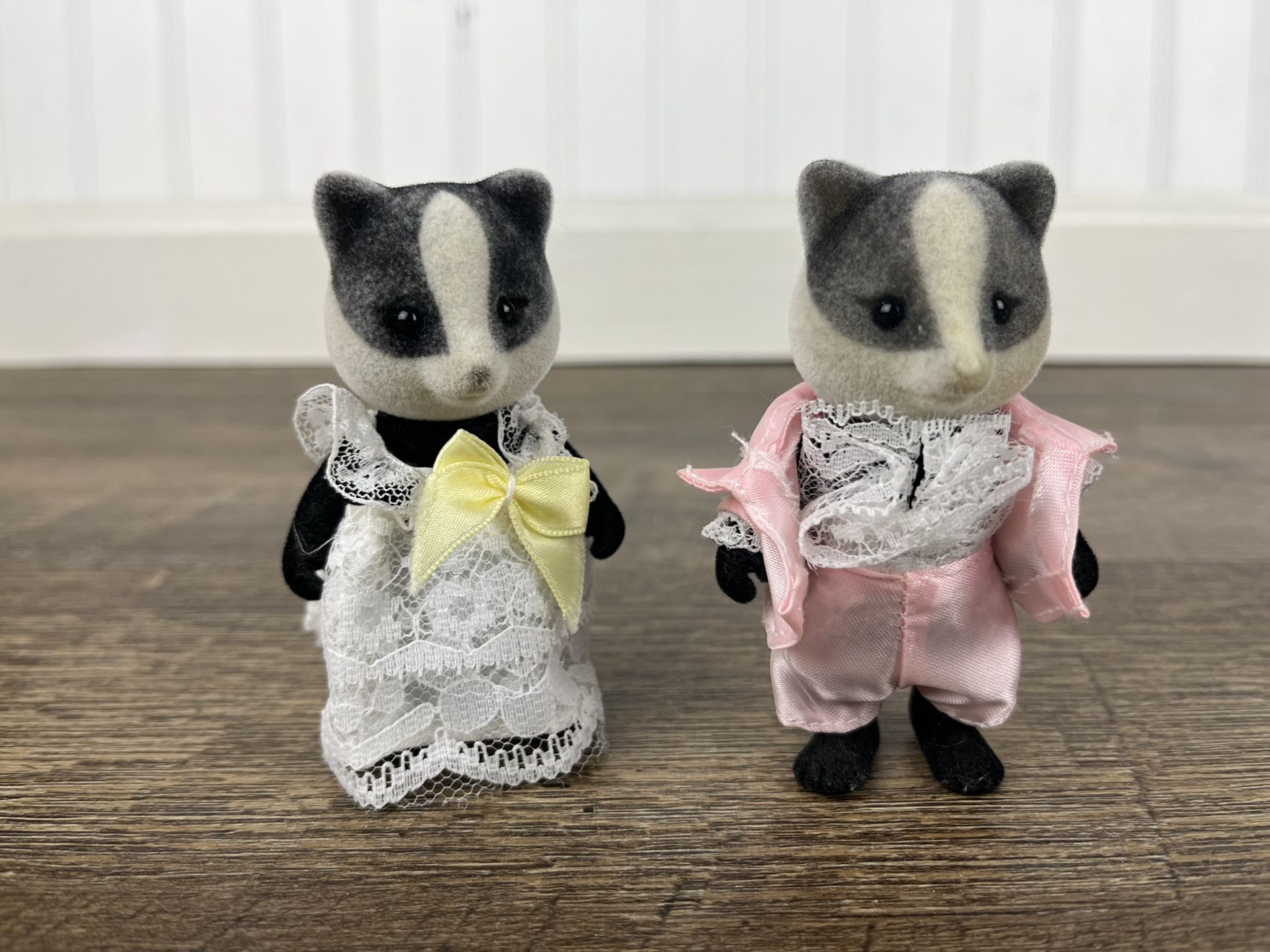 Sylvanian Families Calico Critters Underwood Badger Bride and Groom