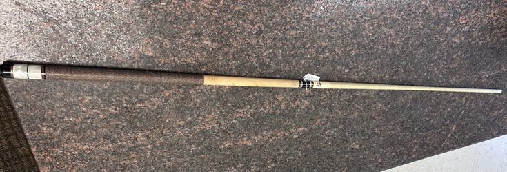 Viking pool cue w/vikore shaft mother pearl