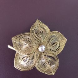 Wire Wrap Mid Century Flower Pin Brooch Champagne Faux Pearl 2-5/8”