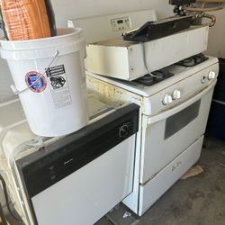 Stove and Dishwasher 