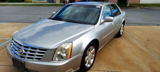Cadillac DTS Full-Size Sedan