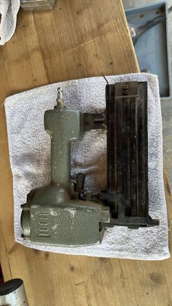 Finish nails air gun 2-1/2” long TECH works fine 45 dls
