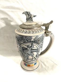 Mint condition vintage 1992 issue (winner Circle horse racing Stein. Avon collectibles.