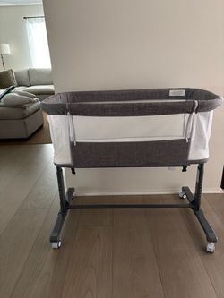 Portable gray baby bassinet