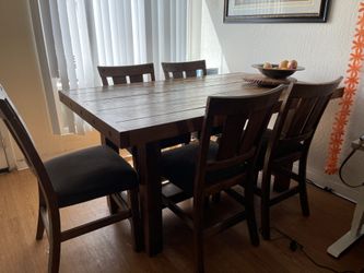 Table W 5 Chairs