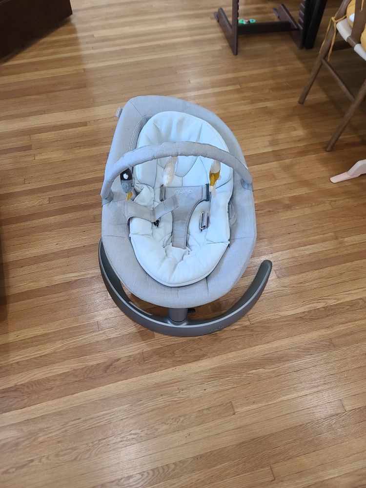Gently used, like new, Nuna LEAF Grow Baby Seat