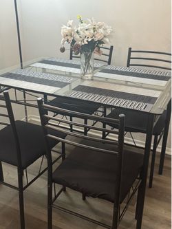 Dining Table with placemat