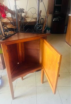 Wood Corner Display Shelf