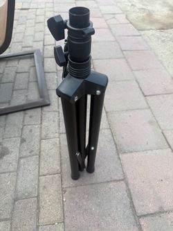 Speaker stand
