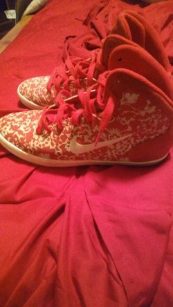 Red Nikes size 11s