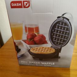 Brand New Still In Box 📦 Mini Waffle Maker 🧇 